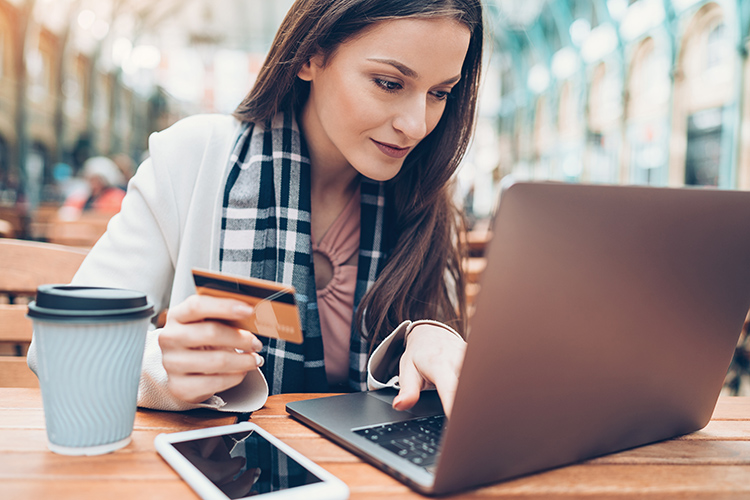 women paying for something on her laptop using a credit card